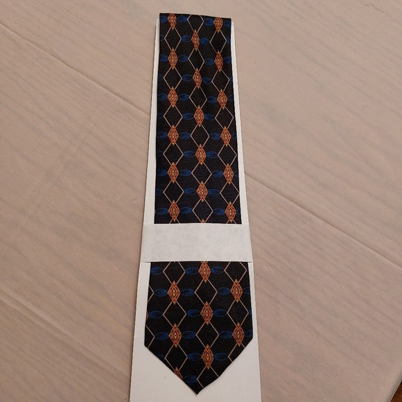 Brand new tie - Picture 1 of 3